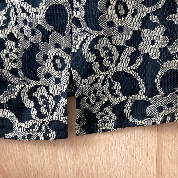 Black and gold lace Cleo sleeveless top - Picture 5 of 6